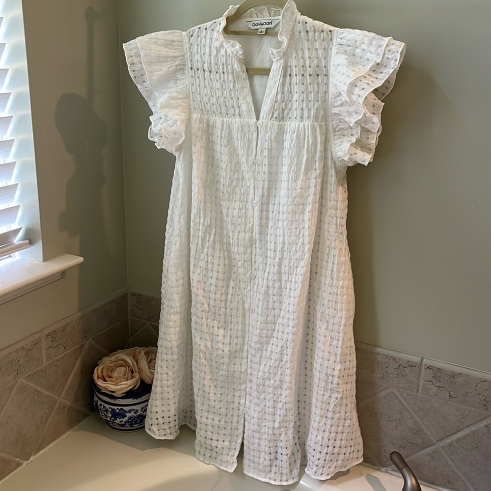 LN Davi & Dani white gauzy-type material, classic, size small (boutique)